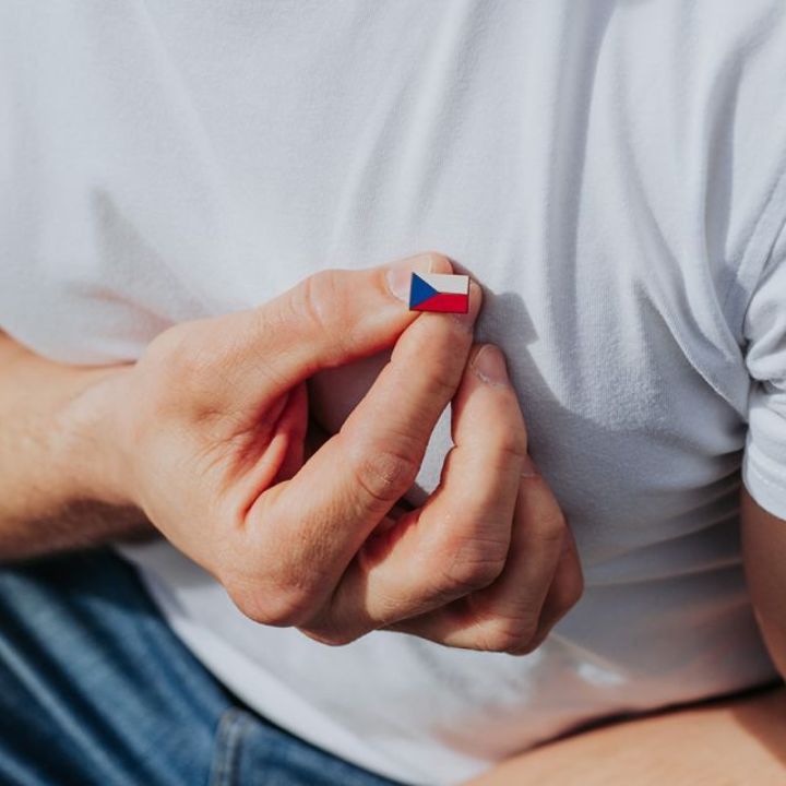 BeWooden Dřevěná Brož Vlajka Česko